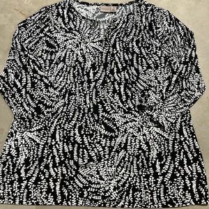 Chicos Easy Wear size 2 womens top. Very comfy! Perfect condition. Only worn 1x